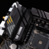 tuf-gaming-b550m-plus-wifi-04-diferenciador Disipador VRM TUF Gaming de la tarjeta madre ASUS B550M-PLUS WI-FI